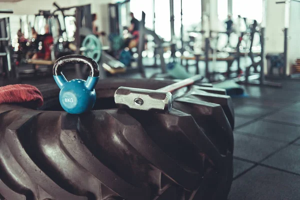 Equipamento Para Treinamento Funcional Roda Borracha Grande Martelo Kettlebell Closeup — Fotografia de Stock