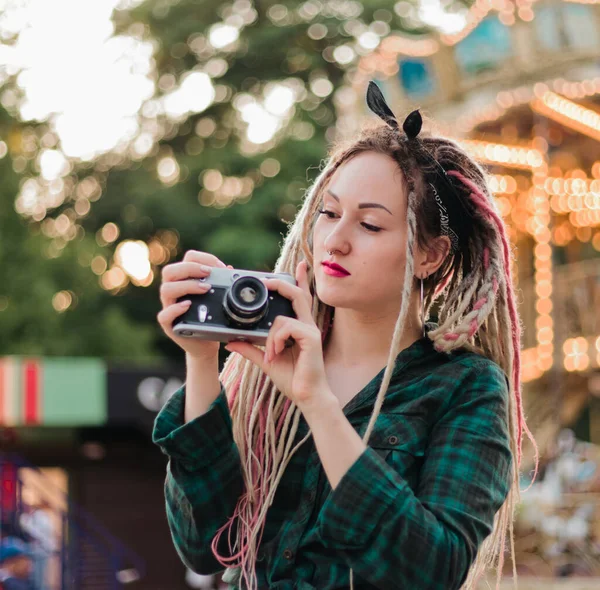 Informal Young Woman Dreadlocks Holding Retro Camera Amusement Park — Stock Photo, Image