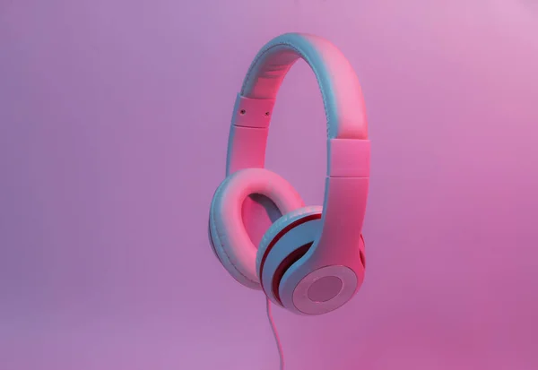 Fones Ouvido Com Fio Clássicos Com Luz Néon Rosa Azul — Fotografia de Stock