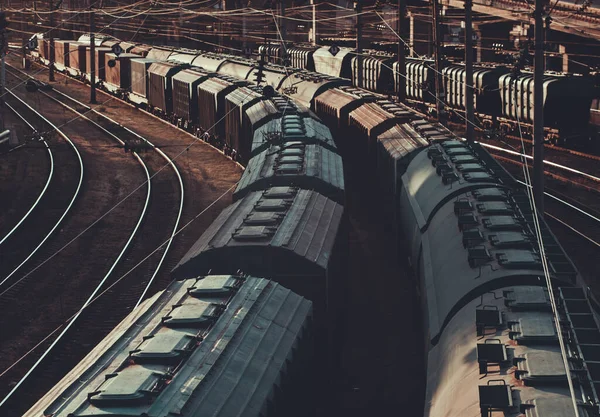 Zware Industrie Oude Goederentrein Spoorweg Bij Zonsondergang — Stockfoto