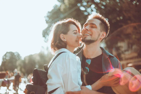 Conceito Juventude Romântica Jovem Elegante Casal Hipster Amor Cidade — Fotografia de Stock