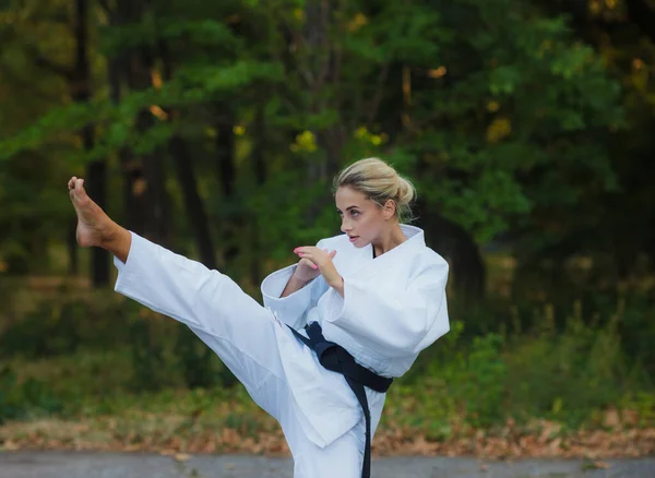 Attractive Female Master Fighter White Kimono Black Belt Kicks Outdoor — Stock Photo, Image