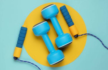 Minimalist spor hala hayatta. İp atlama