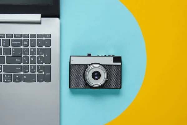 Laptop Retro Camera Blue Yellow Background Travel Concept Top View — Stock Photo, Image