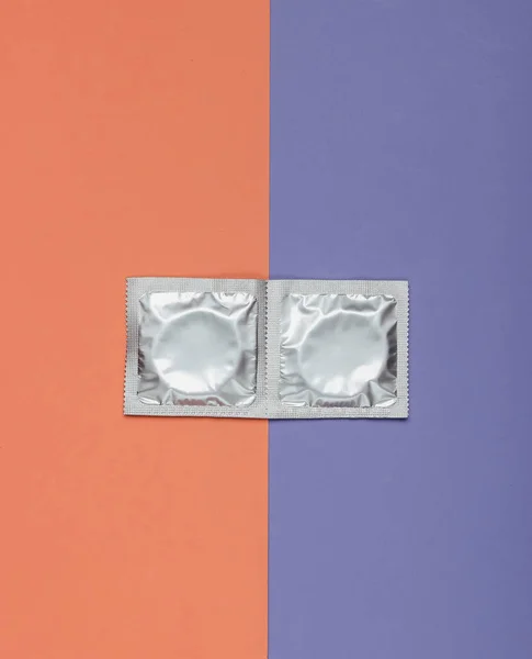 Preservativos Embalagens Sobre Fundo Colorido Vista Superior Conceito Preservação Sexual — Fotografia de Stock
