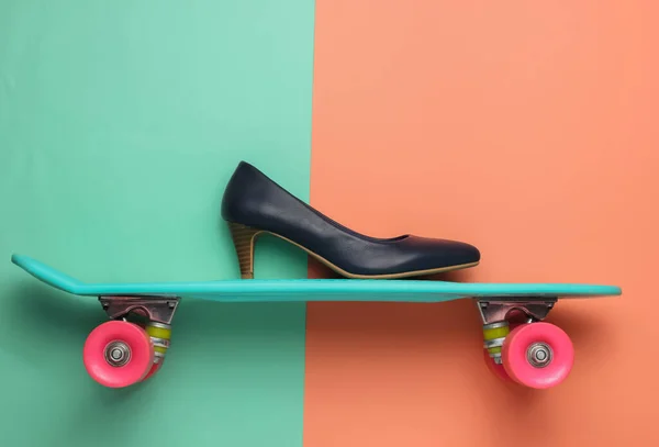 Diversión Verano Zapatos Tacón Alto Para Mujer Con Cruiser Board — Foto de Stock