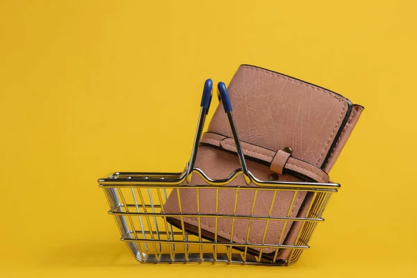 Minimalistic Shopping Concept Mini Shopping Basket Wallet Yellow Background — Stock Photo, Image