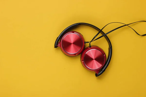 Stylish Wired Headphones Yellow Background Music Lover Concept Top View — Stock Photo, Image