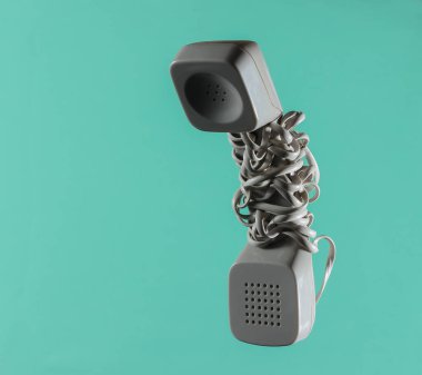 Telefon ahizesi mavi arkaplana sarılı