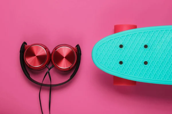 Cruiser Board Headphones Pink Background Summer Fun Retro Style 80S — Stock Photo, Image
