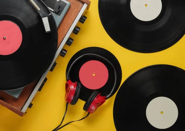 Old Fashioned Vinyl Player Records Retro Headphones Yellow Background Media — Stock Photo, Image