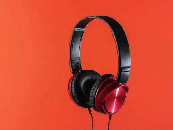 Auriculares Nuevos Con Cable Foto Minimalista Auriculares Sobre Fondo Naranja —  Fotos de Stock