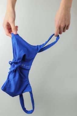 Kadın elleri mavi br br