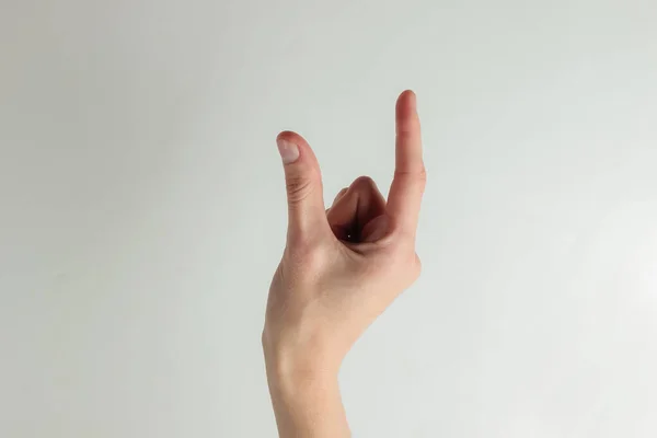 Vrouwelijke Hand Houdt Een Denkbeeldig Object Een Witte Achtergrond — Stockfoto