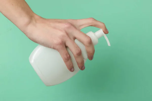 Concepto Belleza Minimalista Mano Femenina Sostiene Una Botella Crema Sobre — Foto de Stock