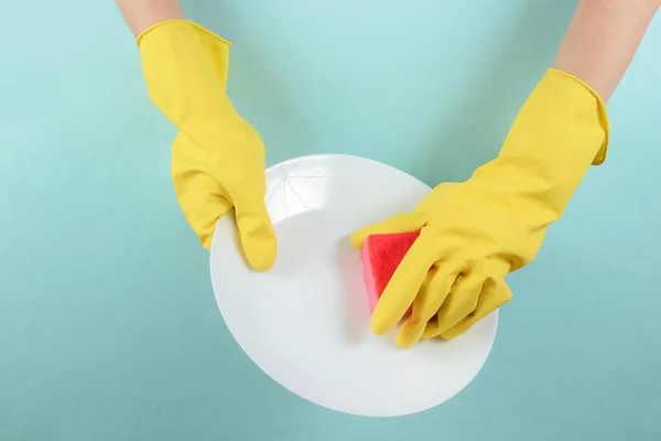Het Concept Van Een Huisvrouw Die Afwas Doet Handen Geel — Stockfoto