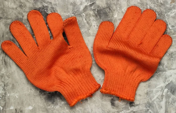 Guantes Trabajo Naranja Sobre Fondo Hormigón Gris — Foto de Stock