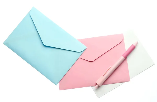Envelope Com Uma Letra Caneta Isoladas Sobre Fundo Branco — Fotografia de Stock