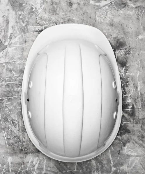 Строительный Шлем Сером Бетонном Фоне Вид Сверху — стоковое фото