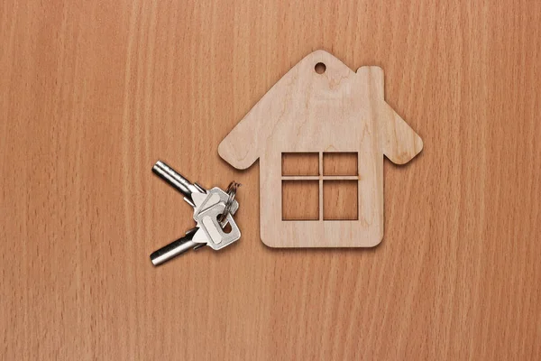 Mini Ház Szobrocska Kulcsokkal Íróasztalon Felülnézet — Stock Fotó
