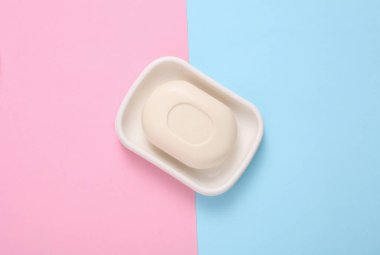 Mavi Pembe Arkaplanda Sabunlu Plastik Sabun Tabağı