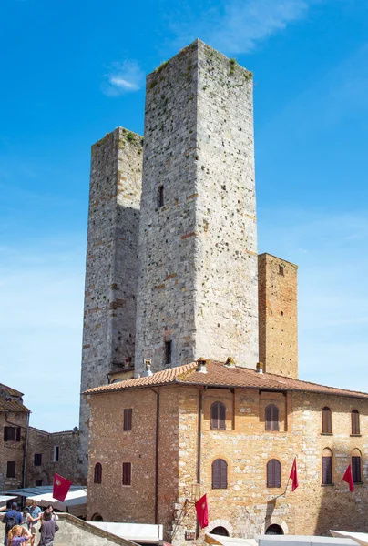 Giminiano イタリア 2016 ドゥオーモ広場から見た 旧市街の有名な中世タワー — ストック写真