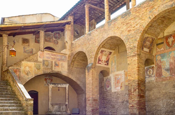 San Streken Italië Mei 2016 Decoraties Fresco Van Binnenplaats Van — Stockfoto