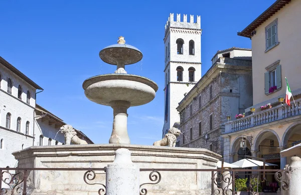 Talya Umbria Assisi Çeşme Del Popolo Belediye Meydanı Nda Kule — Stok fotoğraf