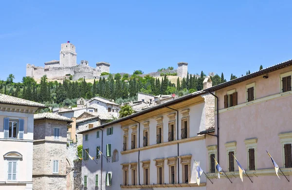 意大利 翁布里亚 阿西西 圣玛丽亚马焦雷广场与 罗卡城堡在背景 — 图库照片