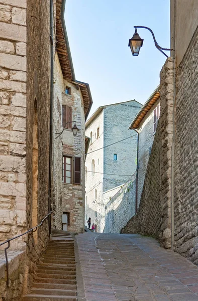 Gubbio Itálie Května 2009 Mladí Lidé Pod Ducal Palace — Stock fotografie