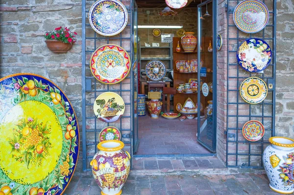 Deruta Italt 2009年5月19日 陶瓷工艺品的镇 一个典型的产品商店 — 图库照片