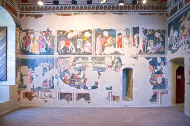 Spoleto, İtalya - 20 Mayıs 2009: Ortaçağ fresklerin iç Albornoziana kalenin içinde