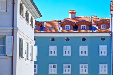 İtalya, Trieste, Citta Vecchia mahallesinin renkli mimarileri