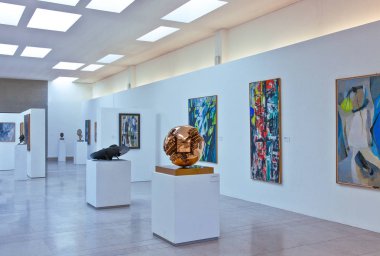 Trieste, İtalya - 9 Ağustos 2010: Rivoltella Müzesi modern sanat bölümü