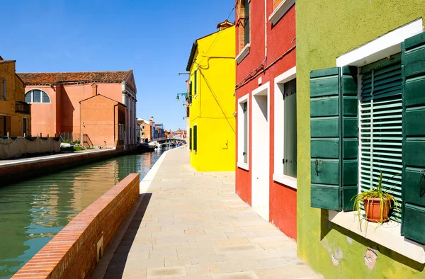 Europa Włochy Venetia Charakterystyczne Kolorowe Domy Wyspę Burano — Zdjęcie stockowe