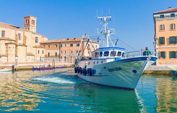 Chioggia Talya Mart 2012 Kanal Limana Bir Balıkçı Tekne Döndürür — Stok fotoğraf