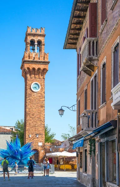 Murano Itálie Dubna 2008 Mladých Turistů Pod Věž Hodinami — Stock fotografie