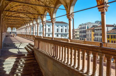 Padua, İtalya - 21 Mart 2013: Della Ragione Sarayı avlunun