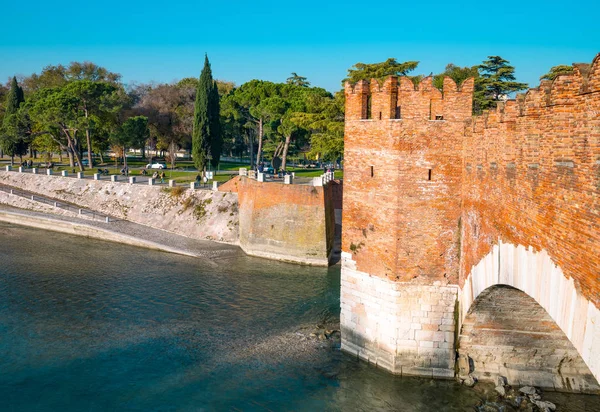 Vérone Italie Décembre 2013 Vue Château Catelvecchio Sur Rivière Adige — Photo