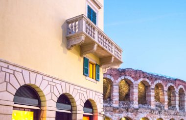 İtalya, Verona, saraylar ve sutyen Meydanı'nda Arena Tiyatrosu
