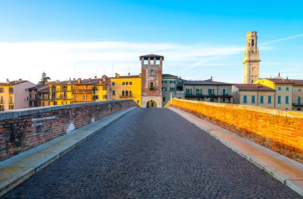 Italien Verona Bron Ponte Pietra Vid Floden Adige — Stockfoto
