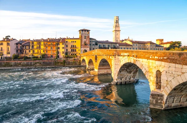 Italien Verona Bron Ponte Pietra Vid Floden Adige — Stockfoto