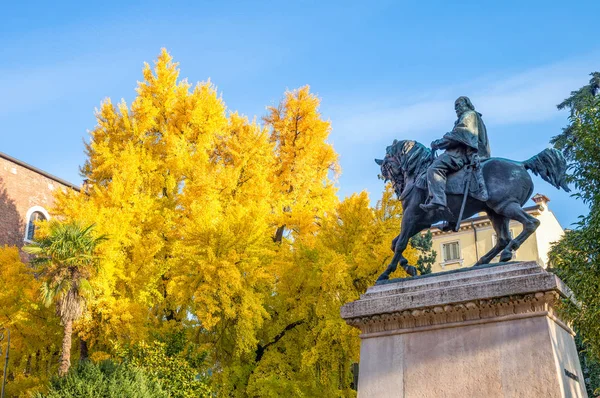 Italien Verona Das Garibaldi Denkmal Auf Dem Viviani Platz — Stockfoto