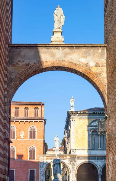 Talya Verona Eski Saray Dei Sinyorlar Meydanı Heykelleri — Stok fotoğraf