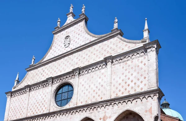 Italië Vicenza Opwaartse Weergave Van Gevel Van Duomo — Stockfoto