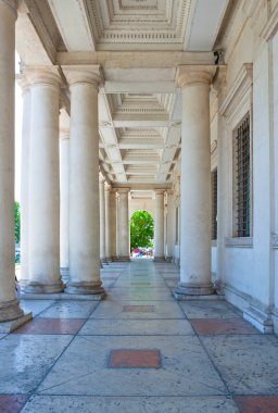 Vicenza, İtalya - 9 Mayıs 2011: Mimar Andrea Palladio tarafından Chiericati sarayın portico