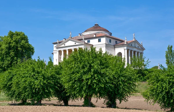 Vicenza, İtalya - 9 Mayıs 2011: Villa La Rotonda mimar Andrea Palladio tarafından. bahçeden gördüm