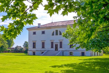 Ashford Di Lonigo, İtalya - 9 Mayıs 2011: Villa Pisani, arka cephe mimar Andrea Palladio.