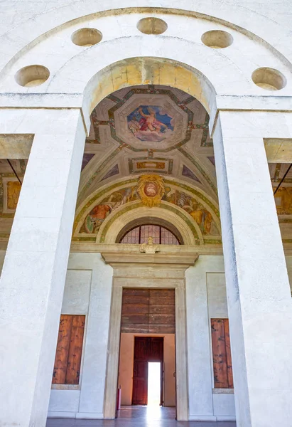 Poyana Maggiore, İtalya - 8 Mayıs 2011: Villa Pojana atrium, Giovanni Battista Zelotti, açık havada resim sergisi ile Mimar Andrea Palladio