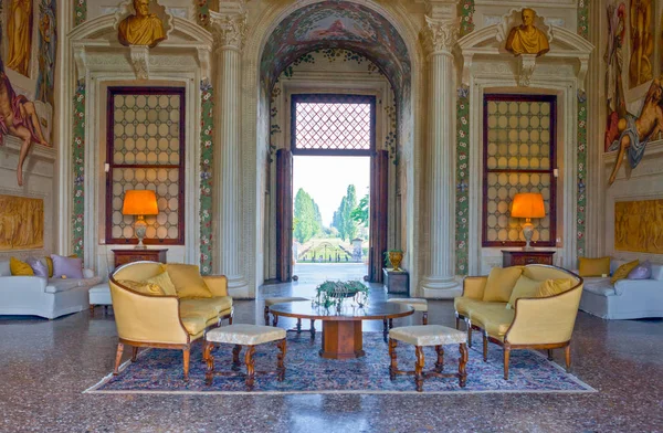 Fanzolo Di Vedelago, İtalya - 8 Mayıs 2011: Battista Zelotti Villa Emo salonlarında resimleri Fresco, Andrea Palladio mimar.